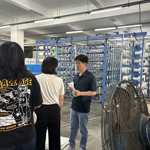 Éadaí scagtha speisialta saincheaptha do chustaiméirí Cóiré a thugann cuairt ar an ngléasra Éadaí scagtha speisialta saincheaptha do chustaiméirí Cóiré a thugann cuairt ar an ngléasra