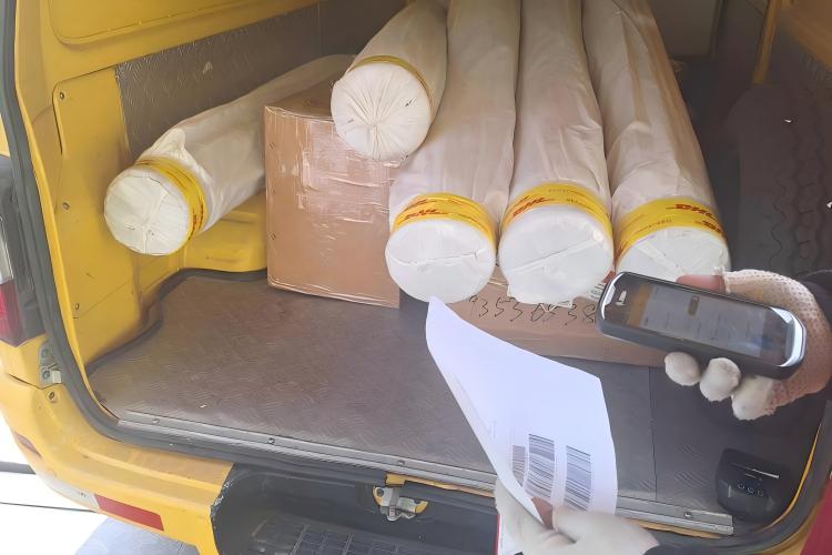 Seachadadh Rathúil Fabraic Scagaire Frith-Statach Ard-Grád chuig Cliant Bulgáiris